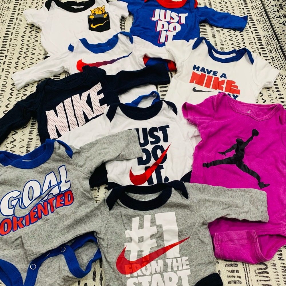 Nike baby bodysuits (9 pieces)